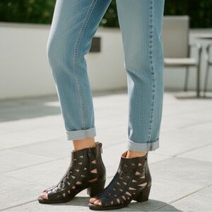 Baske California Black Leather Gladiator Heels Sandals Sz 8.5 Great Condition